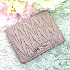 美品✨ MIUMIU 二つ折り財布 マテラッセ ピンク コンパクト ラムスキンのサムネイル