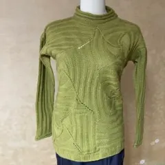 手編みのプルオーバーと同色のミニマフラーセット