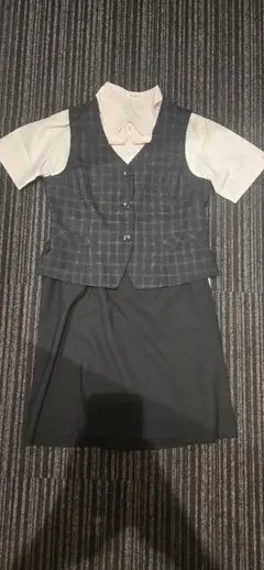 事務服　17号　新品　ist ３点セット