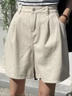 SHEIN ベージュ ショートパンツ ハーフパンツのサムネイル