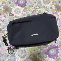 topologie ブラック サコッシュ　チャック難あり