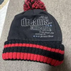 ポンポン付きニット帽 黒 赤 ストライプ