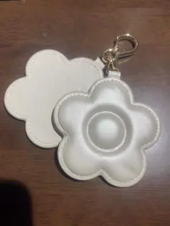 マリークワント　ミラー　バッグチャーム　ホワイト