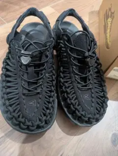 KEEN UNEEK サンダル ブラック　23.5のサムネイル