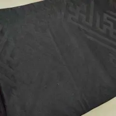 黒い幾何学模様の帯