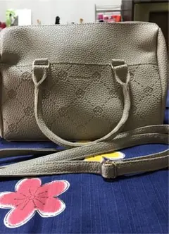 クレイサスのストラップ付きボストンバックです。