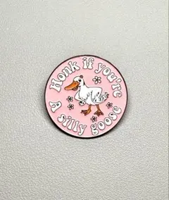 Honk if you're a silly goose ピンバッジ ガチョウ