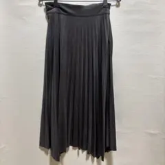 秋コーデに⭐︎ZARA フェイクレザー プリーツスカート ブラック