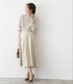 美品　Pierrot ピエロ　フェイクスエードフレアスカート　ライトベージュ　Lのサムネイル