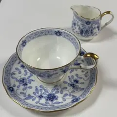 更にお値下げ中！NARUMIボーンチャイナ　ティーカップ5客とクリーマーセット