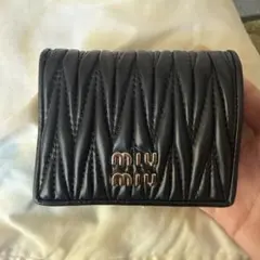miu miu マテラッセ 二つ折り財布 ブラックのサムネイル