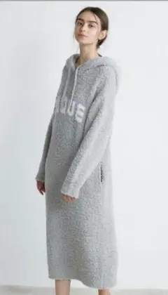 フード付きグレーのルームウェア