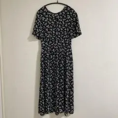 ナチュラルビューティーベーシック　花柄　ワンピース