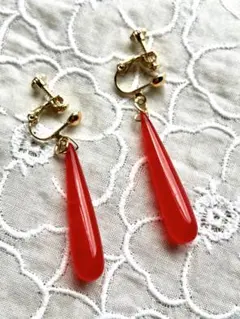 赤い雫のロングバージョン（明るめのお色）イヤリング