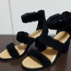 ★値下げしました！UGGレディースファーサンダル