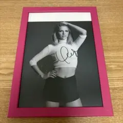 テイラー・スウィフト サイン入り写真 フレーム付き 額縁 - メルカリ