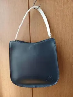 Item thumbnail for item ec451619-33a7-4958-a4c1-87c07a71520a