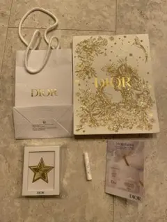 DIOR ショップ袋（クリスマス限定仕様）×2、星ギフト、香水サンプル