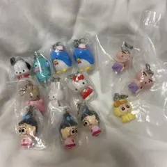 めじるしアクセサリー　ガチャガチャ　サンリオ　クレヨンしんちゃん　13個セット
