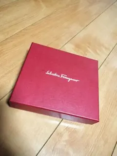 サルヴァトーレ　フェラガモ　ギフトボックスのサムネイル