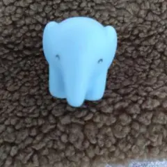 水色の象のフィギュア