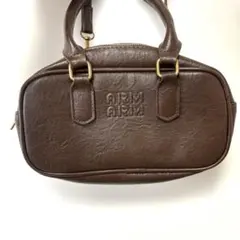 エンボスロゴスクエアミニボストンバッグ