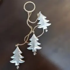 素材ブリキですドライフラワーなど、スワッグとの重ね付けも12月末迄価格。以降撤収