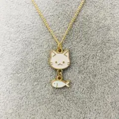 【匿名配送】ハンドメイド ネックレス しろねことさかな ゴールドカラー