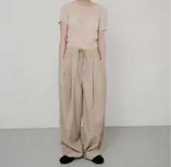 LIBEIRO ツータックワイドチノスラックス ベージュ リベイロ - メルカリ