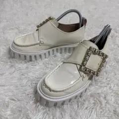 美品✨️ Roger Vivier バックル エナメル 厚底 24cmのサムネイル