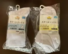 イオン 白 スクールソックス 5足セット　右のスニーカーのみ