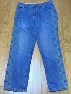 【TITICACA】刺繍入り デニムパンツのサムネイル