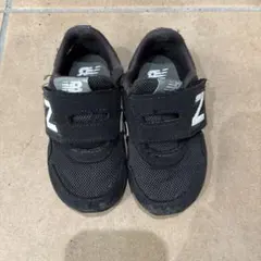 New Balance キッズ ブラックスニーカー