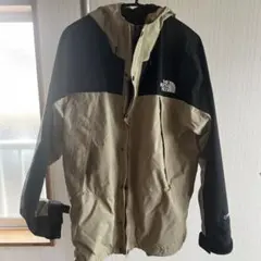 THE NORTH FACE マウンテンパーカー ベージュ ブラックのサムネイル