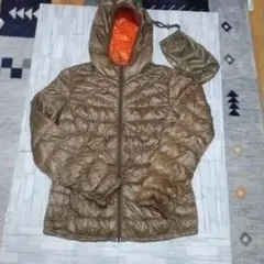 プレミアムダウン ウルトラライト L　　フード付き