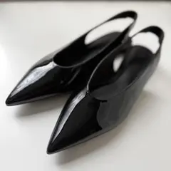 ブラック ポインテッドトゥ スリングバックシューズ