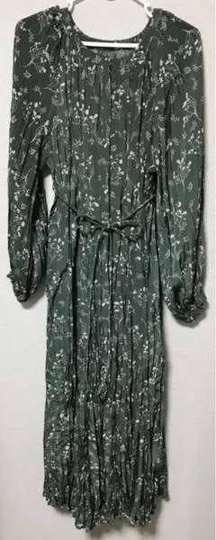 emmi フラワーワンピース