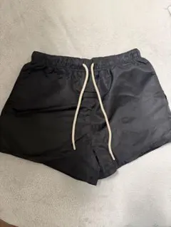 FEAR OF GOD ESSENTIALSナイロンショーツ ブラックのサムネイル