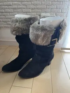 ファー付き黒スエードブーツ