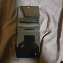 Samsung Galaxy Z Flip 4 グラファイト 訳あり