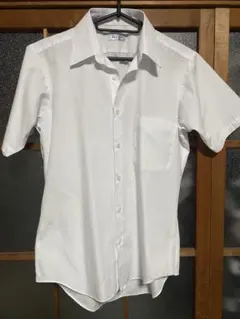 ホワイト 半袖シャツ ポケット付き