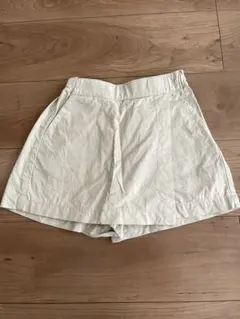 ユニクロ　アイボリー スカート風ショートパンツ