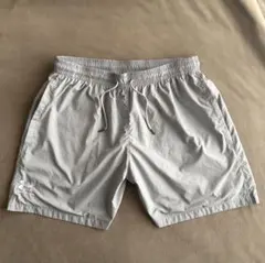 アンダーアーマー　トレーニングショートパンツ　軽量速乾　ライトグレー