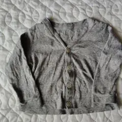 グレーのVネックカーディガン　ベビー90センチ