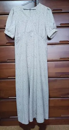 アーバンリサーチ　ドット柄ワンピース　ベージュ　ハイウエスト切替　ロングフレア