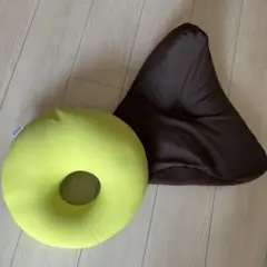 カラフルなドーナツ型と三角形クッションセット