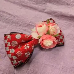 花飾り付き赤い和柄リボン