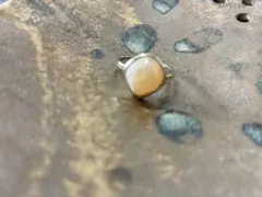 オレンジ色の天然石？リング
