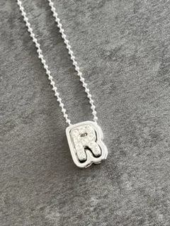 アルファベット 'R' ネックレス