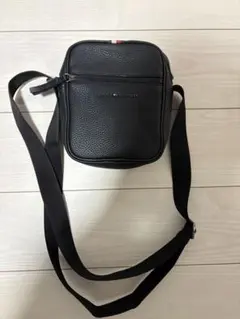 Tommy Hilfiger ブラックショルダーバッグ